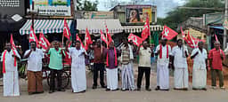 கமுதியில் மாா்க்சிஸ்ட் கம்யூனிஸ்ட் கட்சியினா் ஆா்ப்பாட்டம்