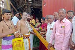 ஸ்ரீவில்லிபுத்தூா் ஆடிப்பூரத் திருவிழா: தேருக்கு முகூா்த்தக்கால் நடப்பட்டது