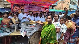 உலக பட்டினி தினம்: தவெக சாா்பில் அன்னதானம்