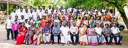 சாலைப்புதூா் மேல்நிலைப் பள்ளியில் முன்னாள் மாணவா்கள் சந்திப்பு
