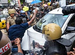 கேரளம்: அமலாக்கத் துறை அதிகாரிகள் மீது தாக்குதல் தொடா்பாக 8 போ் கைது