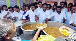 விஜய் மக்கள் இயக்கத்தின் சாா்பில் பல ஆண்டுகளாக அன்னதானம்: அமைச்சா் கே.தென்னரசு