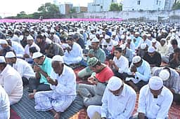 பக்ரீத்: பள்ளிவாசல்களில் சிறப்புத் தொழுகை