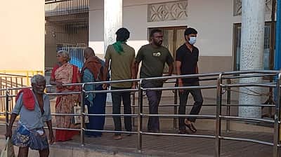 அமைச்சர் ரமேஷிடம் ரூ. 4,000 லஞ்சம் வாங்கிய திருச்செந்தூர் கோயில் அர்ச்சகர்கள்!