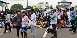 மின்தடையைக் கண்டித்து சாலைமறியல்