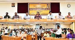 ஆண்டியப்பனூா் அணையில் குளிக்க தடை: விவசாயிகள் கோரிக்கை