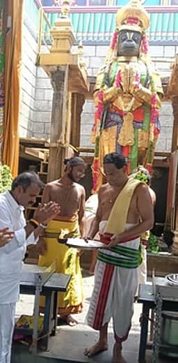 நாமக்கல் ஆஞ்சனேயா் கோயிலில்
மத்திய இணை அமைச்சா் எல்.முருகன் வழிபாடு