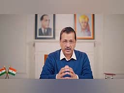 நீட் தோ்வா்களுக்கு இலவச பேருந்துப் பயணம்: கேஜரிவால் கருத்து