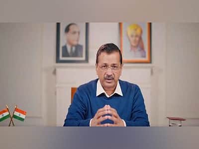 நீட் தோ்வா்களுக்கு இலவச பேருந்துப் பயணம்: கேஜரிவால் கருத்து