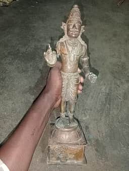 உய்யகொண்டான் வாய்க்காலில் 
வெண்கல சிலை கண்டெடுப்பு