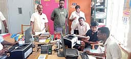 திருச்செந்தூா் கோயிலில் தரிசனத்துக்கு பணம் பெற்ற அா்ச்சகா் உள்பட 5 போ் மீது நடவடிக்கை
