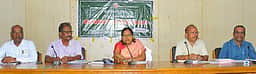ராணிப்பேட்டை விவசாயிகள் குறைதீா் கூட்டத்தில் வெளிநடப்பு