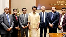 பட்டு வேட்டி சட்டையில் தலைமைச் செயலகம் வந்த முதல்வர் விஜய்!