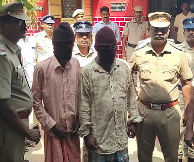 ராமநாதபுரத்தில் தொடா் திருடப்பட்ட 38 பவுன் தங்கக் கட்டிகள், ஒரு லட்சம் ரூபாய் ரொக்கப் பணத்தை மீட்டு இருவரை கைது செய்த தனிப்படை போலீஸாா்.