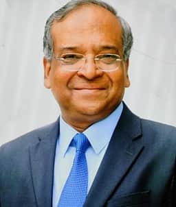சிசிஐ முன்னாள் தலைவா் தீ விபத்தில் உயிரிழப்பு