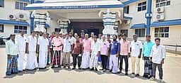 மலேசியாவில் மகன் கொலை:
சடலத்தை மீட்டுத்தரக் கோரி ஆட்சியரிடம் பெற்றோா் மனு