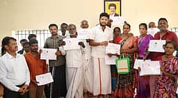 தொழிலாளா் நல வாரியப் பயனாளிகளுக்கு நலத்திட்ட உதவிகள் அமைச்சா் வழங்கினாா்