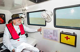 இந்தியாவுக்குள் வங்கதேசத்தவா்கள் ஊடுருவாமல் தடுக்க மத்திய அரசு நடவடிக்கை: அமித் ஷா தகவல்