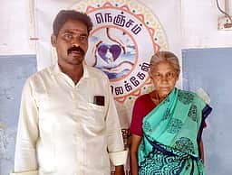 கோவையில் அஞ்சலி செலுத்தும் நிகழ்ச்சியால் மகனுடன் இணைந்த தாய்