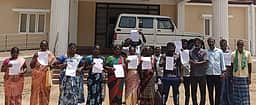 வீடு  வழங்கக் கோரி தொழிலாளா்கள் மனு