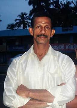 யானை தாக்கி இருவா் உயிரிழப்பு