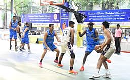 அகில இந்திய கூடைப்பந்து: கடற்படை, ராணுவ அணிகள் இறுதி ஆட்டத்துக்கு தகுதி