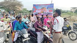சீா்காழியில் தீவிர வாகனச் சோதனை