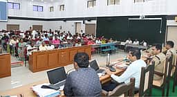 சாலை விதிகளை மீறும் வாகன ஓட்டிகள் மீது நடவடிக்கை