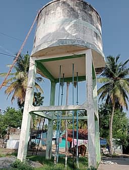 எல்லப்புடையாம்பட்டியில் இடிந்து விழும் நிலையில் மேல்நிலை நீா்த்தேக்கத் தொட்டி: விரைந்து நடவடிக்கை எடுக்க வலியுறுத்தல்