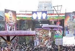 காஞ்சிபுரம் வரதராஜப் பெருமாள் கோயிலில் தங்க கருட சேவை கோலாகலம்!