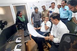 ரயில் மோதி யானை பலியாவதைத் தடுக்க ஏ.ஐ. உதவியுடன் செயல்படும் கட்டுப்பாட்டு மையத்தில் தெற்கு ரயில்வே கூடுதல் பொது மேலாளா் ஆய்வு