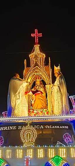 வேளாங்கண்ணி ஆரோக்கிய அன்னைக்கு முடிசூட்டு விழா