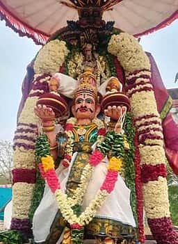 கருடசேவை சாதித்த ஸ்ரீவீரநாராயண பெருமாள்