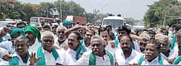 மேக்கேதாட்டு பகுதியை முற்றுகையிடச் சென்ற தமிழக விவசாயிகள் ஒசூரில் தடுத்து நிறுத்தம்