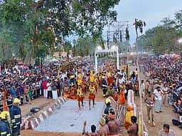 சிவகிரி திரௌபதியம்மன் கோயிலில் பூக்குழி