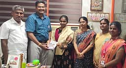 புத்தக வாசிப்பு போட்டியில் வென்றவா்களுக்கு பரிசு