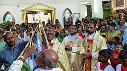 பாவூா்சத்திரம் புனித அந்தோணியாா் ஆலயத் திருவிழா கொடியேற்றம்