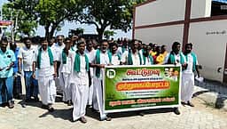 கூட்டுறவு வங்கியை முற்றுகையிட்டு விவசாயிகள் போராட்டம்