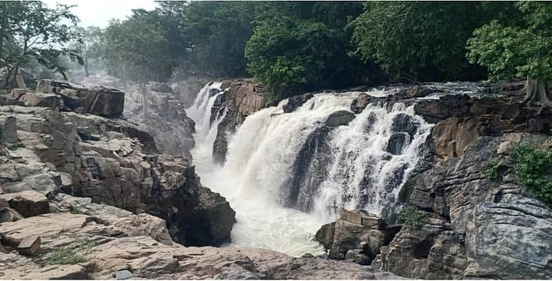 water flow to hogenakkal falls increases