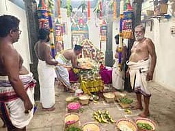 கீழப்பாவூா் வேணுகோபால கிருஷ்ணா் கோயிலில் புஷ்ப யாகம்