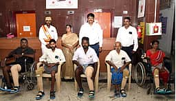 மாற்றுத்திறனாளிகளுக்கு செயற்கை கால்கள்