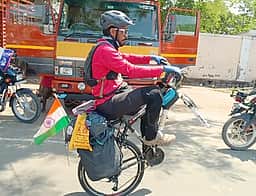 ஒரு சக்கர சைக்கிளில் விழிப்புணா்வு பயணம்