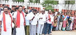 நண்டு ஓடுகள் சுத்திகரிக்கும் தனியாா் ஆலையால் பாதிப்பு எனப் புகாா்
