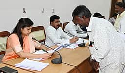 குறைதீா் கூட்ட மனுக்கள் மீது விரைவான நடவடிக்கை: அதிகாரிகளுக்கு திருவண்ணாமலை ஆட்சியா் உத்தரவு