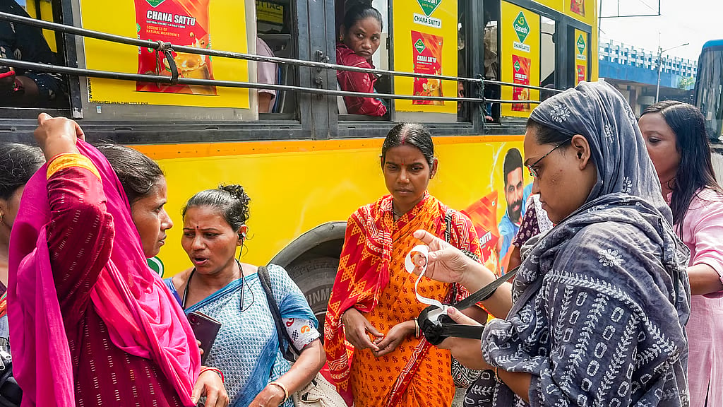 மேற்கு வங்கத்தில் மகளிருக்கான கட்டணமில்லா பேருந்து பயணத்திட்டம் தொடக்கம்!