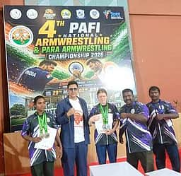 கை மல்யுத்தப் போட்டி: பதக்கம் பெற்ற பெண் மாற்றுத்திறனாளிகளுக்கு பாராட்டு!
