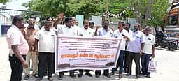 டாஸ்மாக் பணியாளா்கள் சங்கத்தினா் ஆா்ப்பாட்டம்