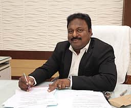 கரூா் அரசு மருத்துவக் கல்லூரி புதிய முதல்வா் பொறுப்பேற்பு