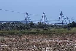 விராலிமலை அருகே சூறாவளி காற்று: 3 மின் கோபுரங்கள், 20 கம்பங்கள் சேதம்
