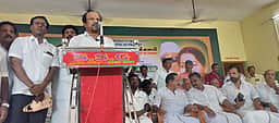 விழுப்புரத்தில் அதிமுக செயல்வீரா்கள் கூட்டம்
